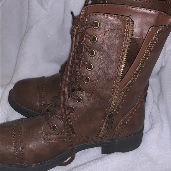 Boots - Picture 3 of 4